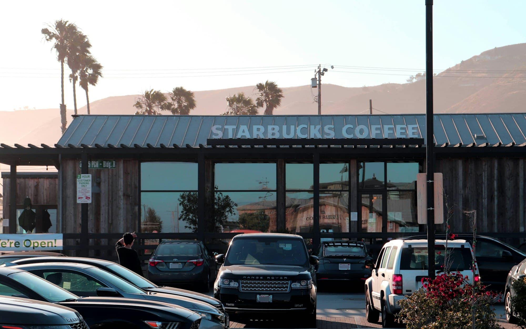 Newly constructed Starbucks at 5355 Campbellton Fairburn Rd, Fairburn GA, acquired via 1031 exchange by Ranges Union City LLC.